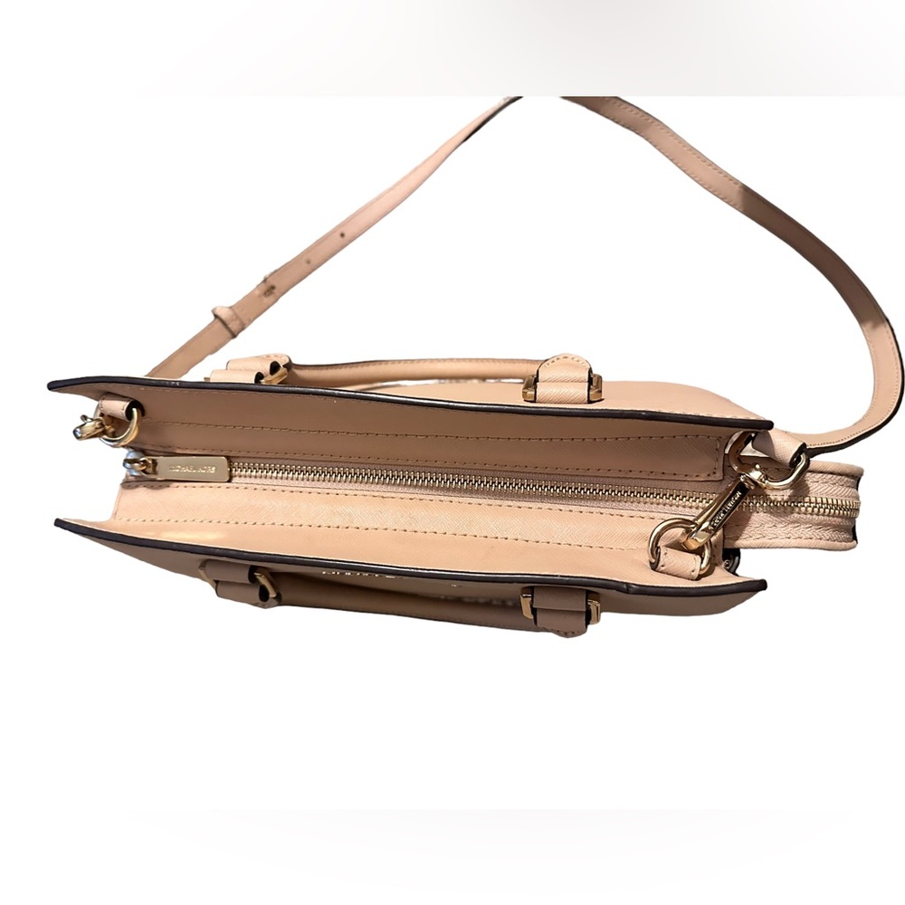 Micheal Kors Kellen Satchel - Picture 3 of 8